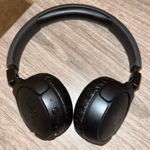 JBL Tune 500BT wireless noise canceling overhead headphones